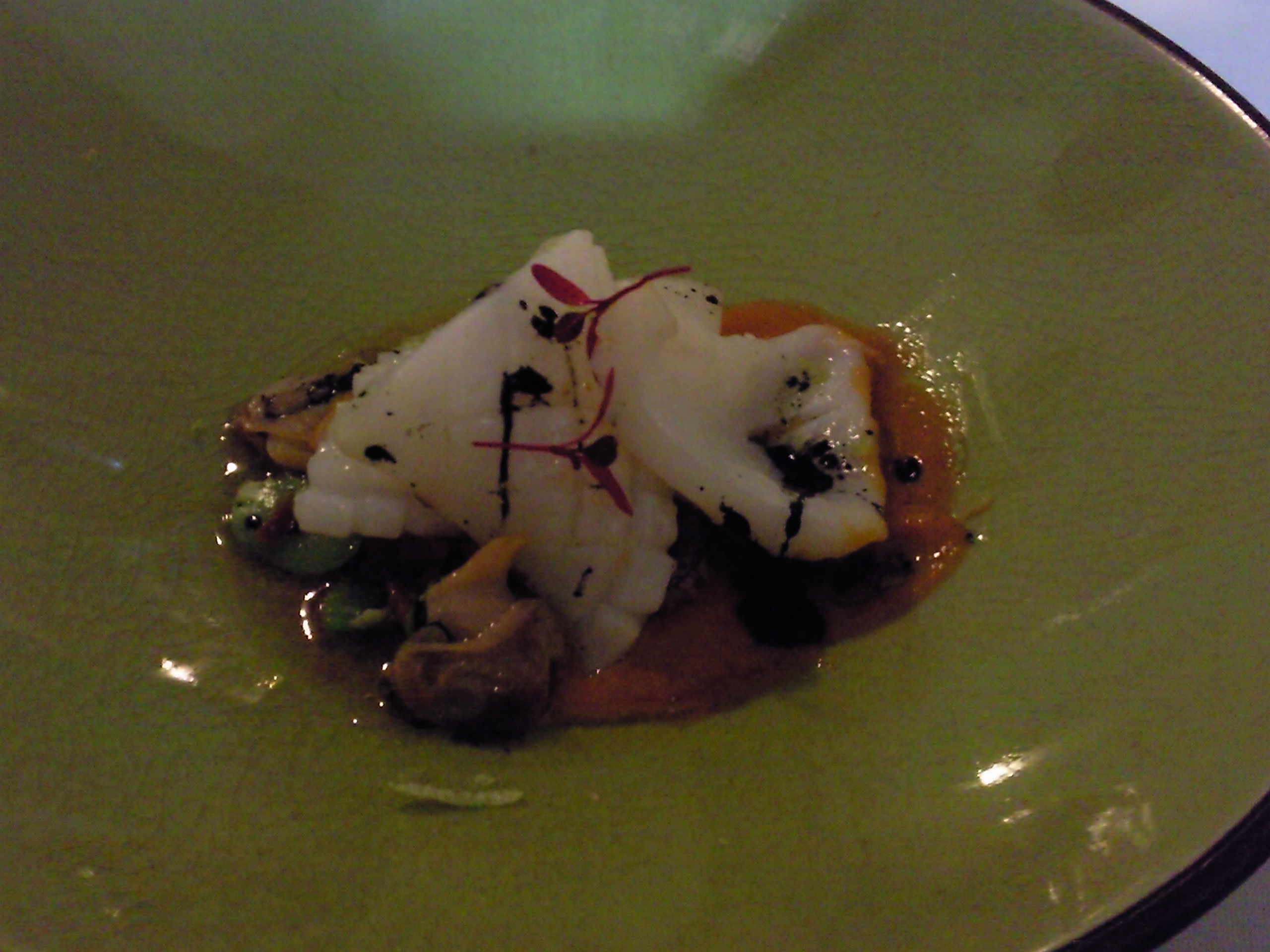 Venere en Aldaia / Aldaya Calamar con su tinta, berberechos y salsa romesco